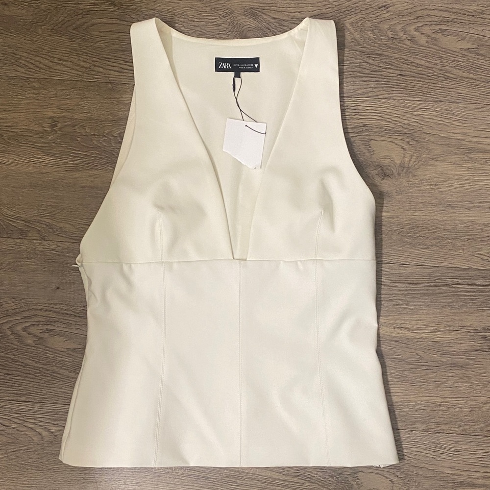 NWT ZARA Ivory fitted V-Neck stretch Top